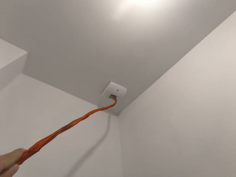 Insertion de la sonde de mesure de pression sanitaire à côté de Saintes